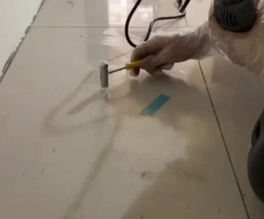 叶集瓷砖开裂维修公司专业分享瓷砖在铺贴前如果没有沥干水分，将会导致以下问题