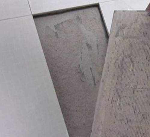 叶集瓷砖空鼓维修公司分享瓷砖铺贴时如果打浆（即涂抹在瓷砖背面和基层上的砂浆或瓷砖胶）过少，会带来以下问题